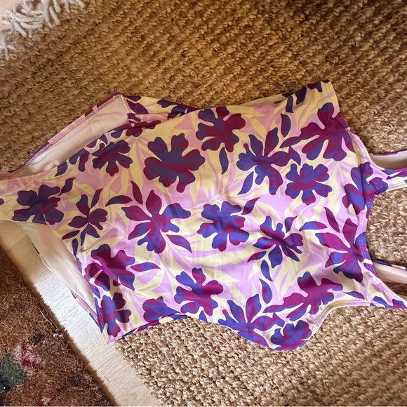 Never worn swimsuit - Picture 3 of 3